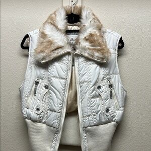 Esley White Quilted Vest with Faux Fur Collar